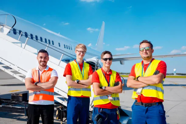 Equipe de solo em aeroporto